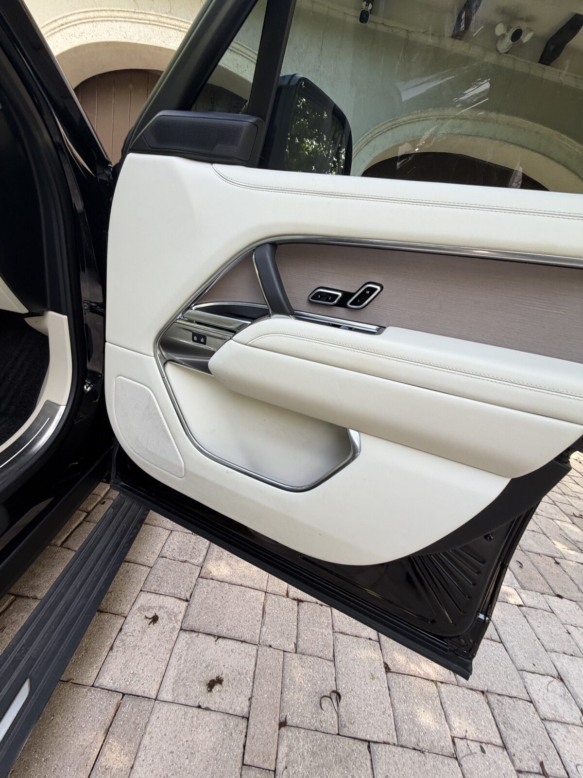 Range Rover — front door panel wiped and conditioned