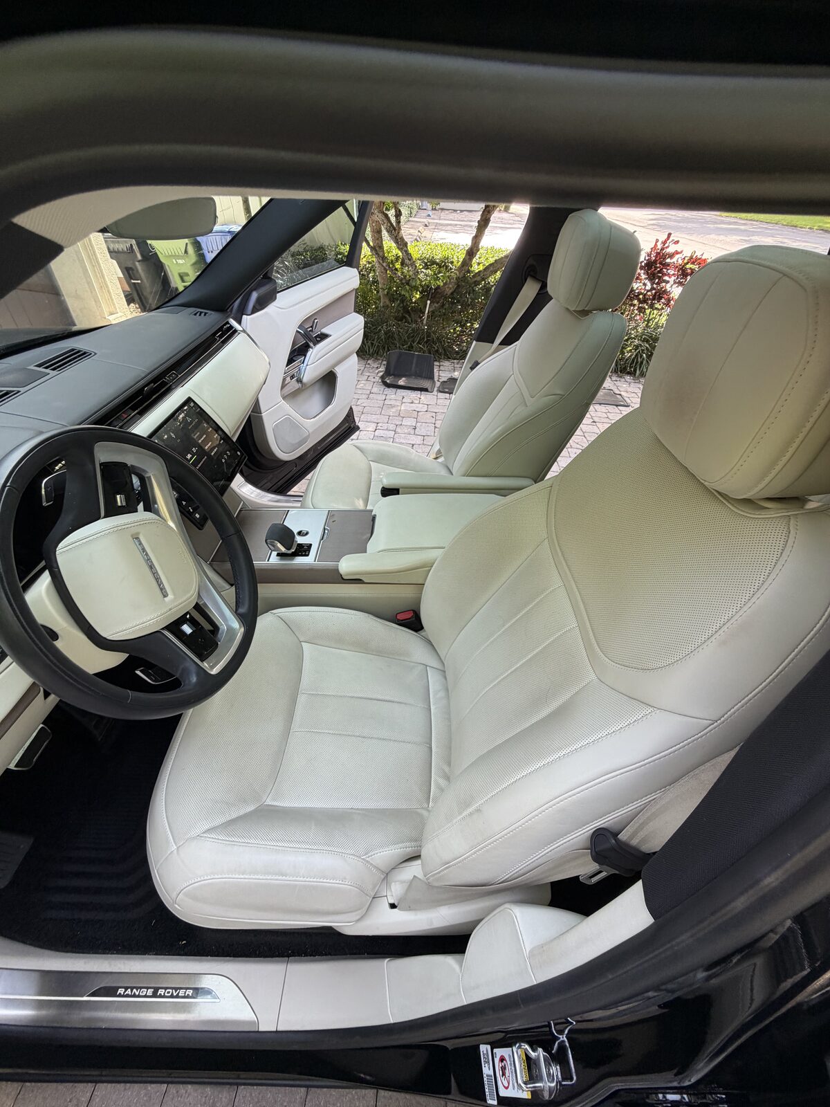 Range Rover — front seats and dash conditioned and cleaned