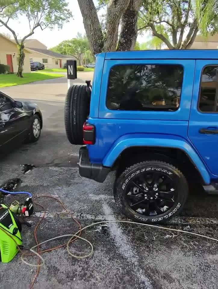Full detail process — mobile wash in action
